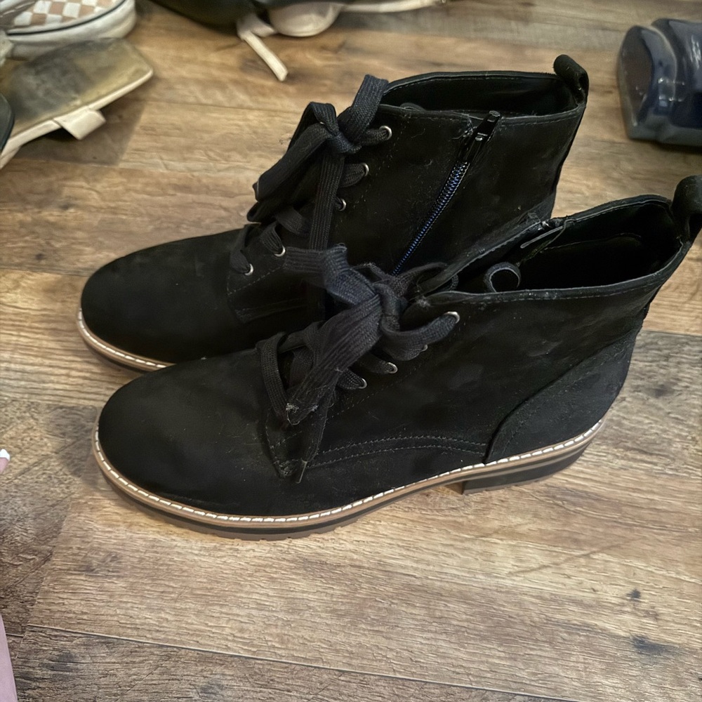 Kensie Black Lace Up Boots with Classic Silhouette